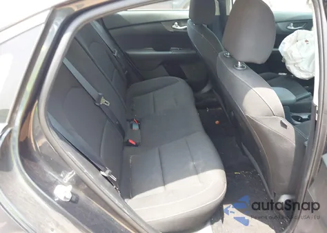 2021 Kia Forte Lxs z USA, uszkodzony, nr VIN 3KPF24ADXME267429